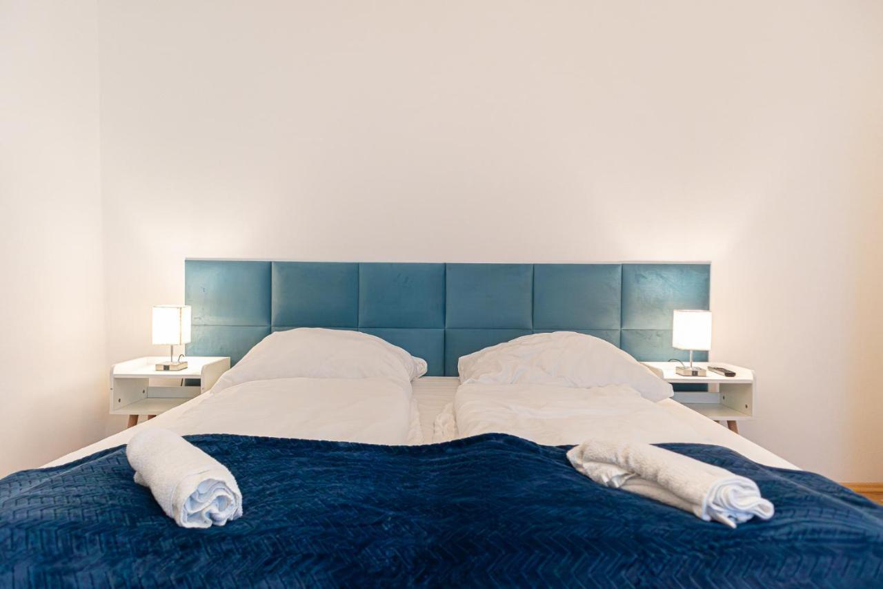 Apartment Stylish & Comfortable Apt. Centrally Placed