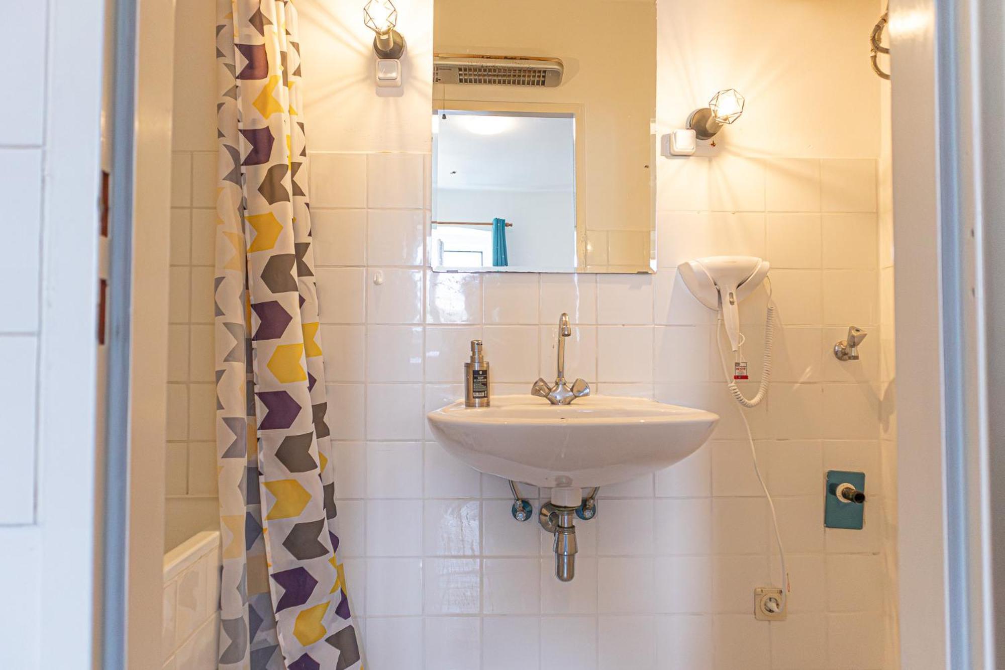 Apartment Stylish & Comfortable Apt. Centrally Placed