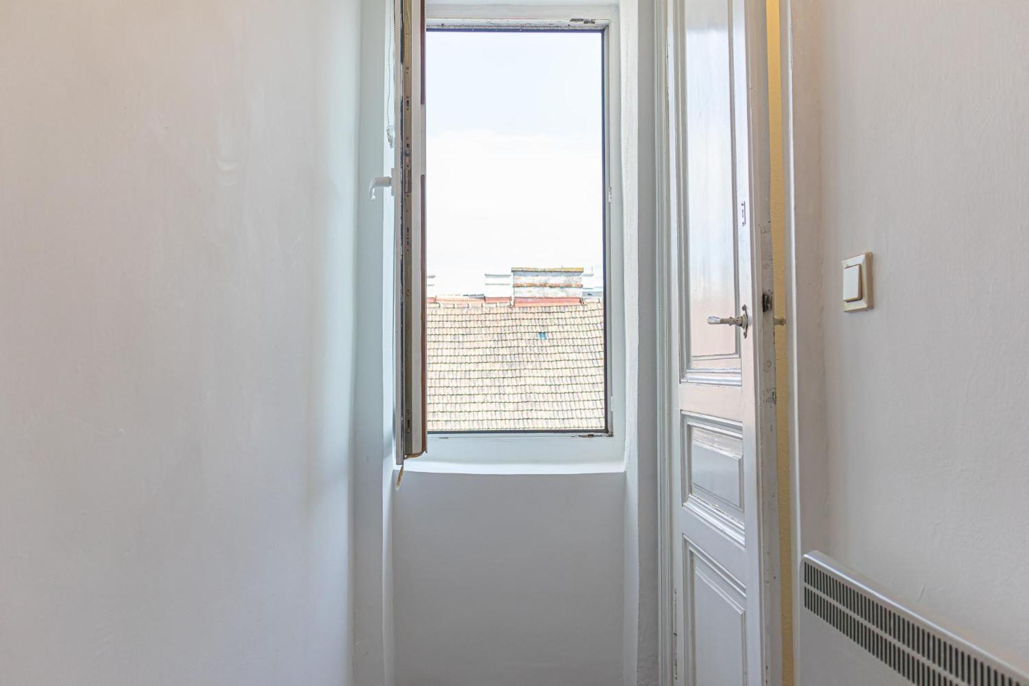 Stylish & Comfortable Apt. Centrally Placed *